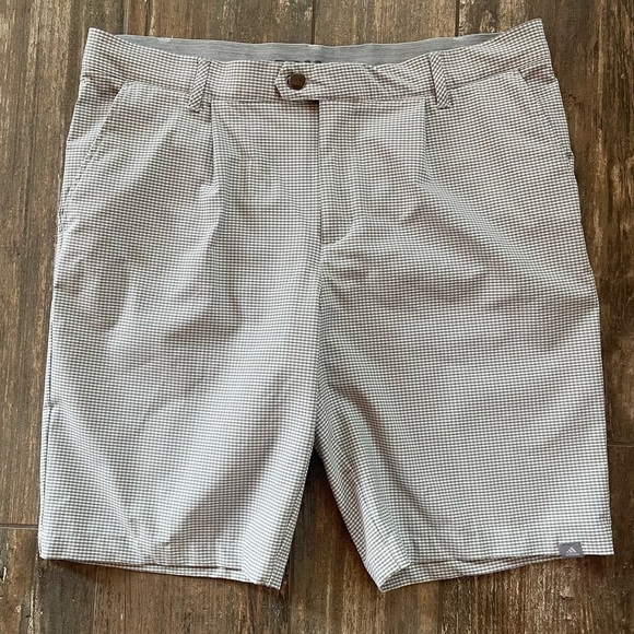 Adidas grey taupe checkered print active golf shorts men’s 36 - Picture 2 of 11